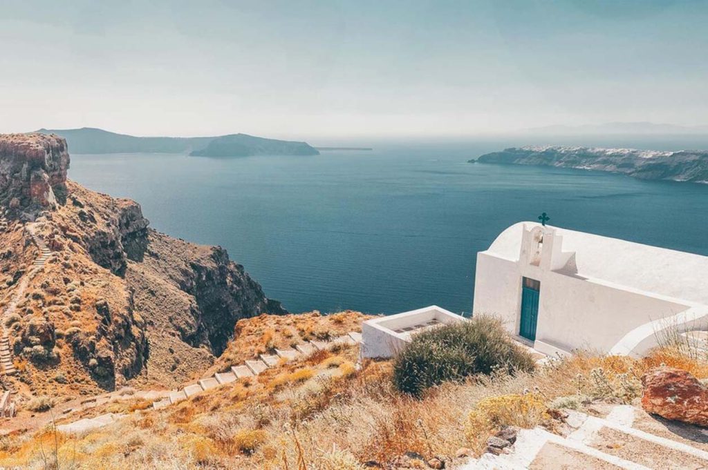 Explora Santorini a tu ritmo: descubre la isla a través de sus senderos con tranquilidad