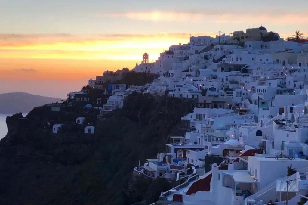 Explora la Belleza Única de Santorini: Inspiración para el Viaje de tus Sueños