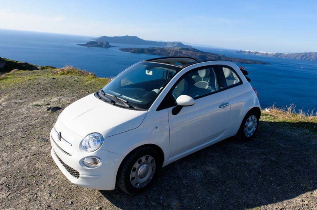 Libertad para explorar: alquiler de autos en Santorini para tu propia aventura