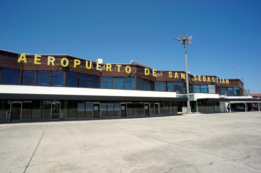 Guía del Aeropuerto de San Sebastián: Partida y Llegada sin Problemas