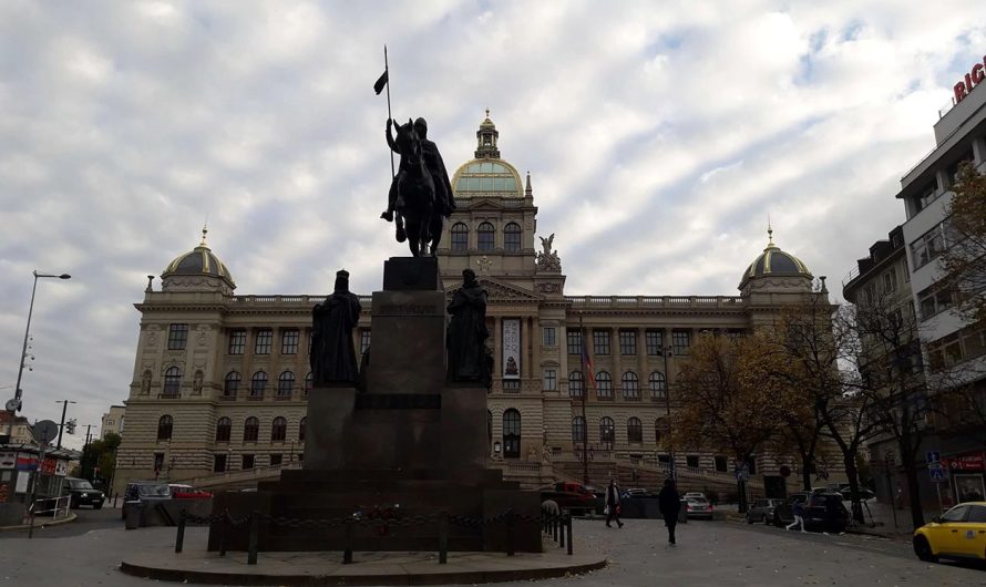 Viaje Escénico en Tren por Praga: Navegando las Maravillas Invernales desde los Raíles