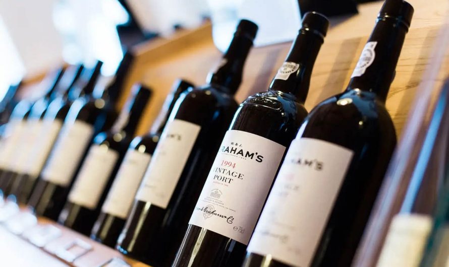 Viajando a Oporto: La Experiencia de Comprar Vino y Llevar a Casa un Trozo de Portugal